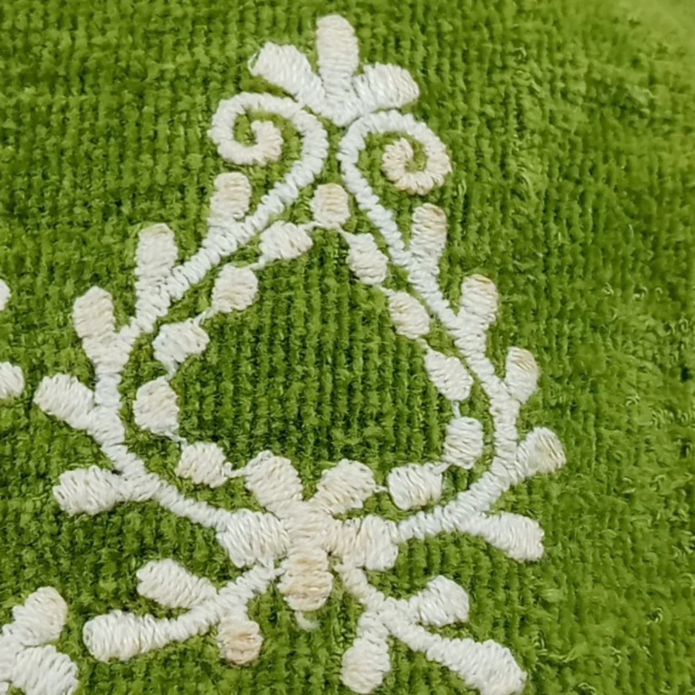 Vintage Fashion Manor MCM Avocado Green/Cream Embroidered Cotton Bath Towel USA
